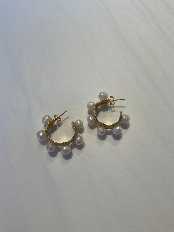 Crystal and Cord Lenara - Gold Tone lace patterned C hoop with pearls - Shop 9