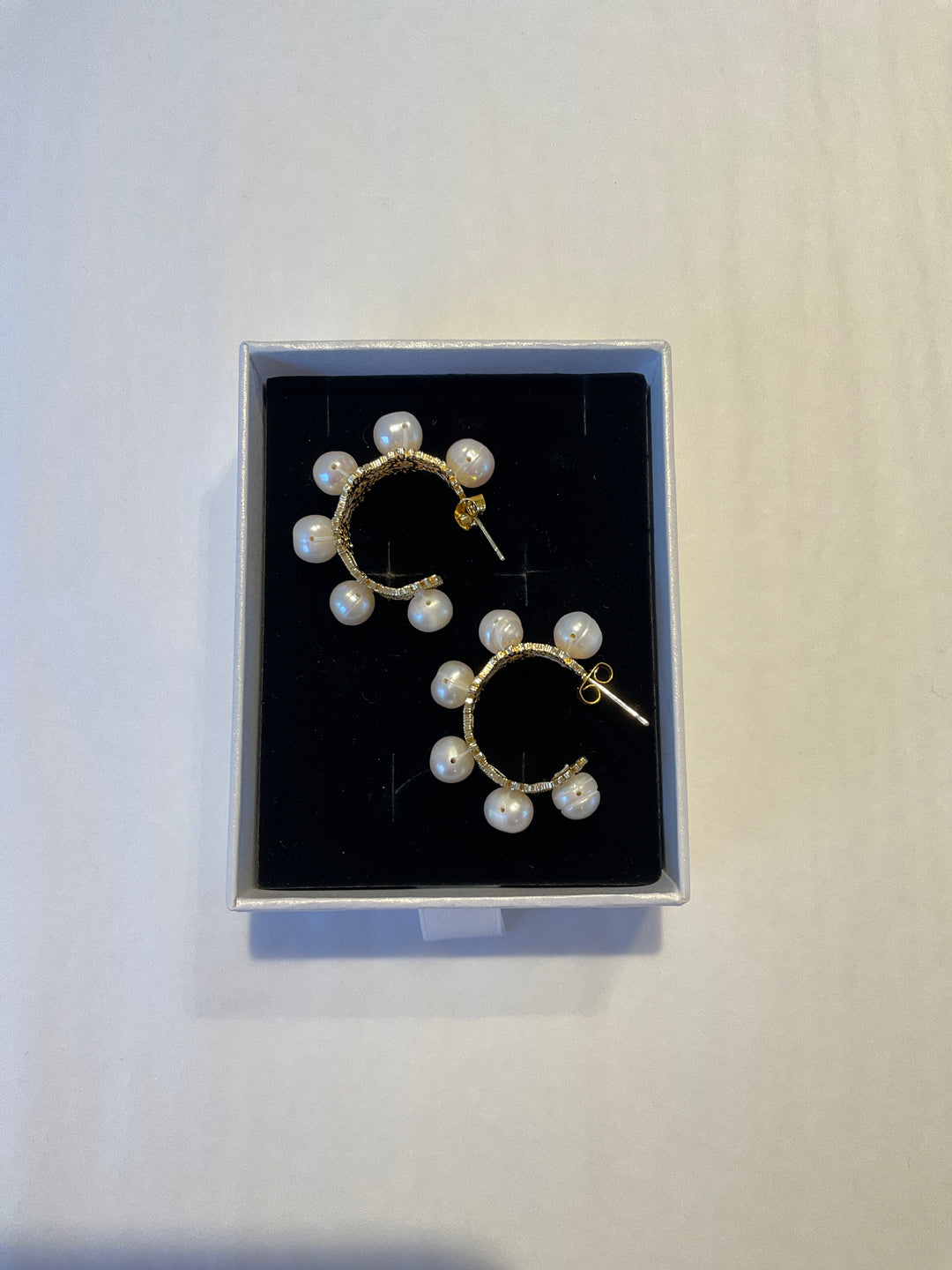 Crystal and Cord Lenara - Gold Tone lace patterned C hoop with pearls - Shop 9