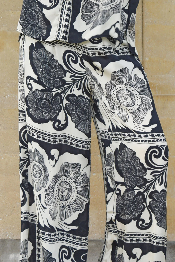 Curate Kick Pleat Pant - Black - Shop 9