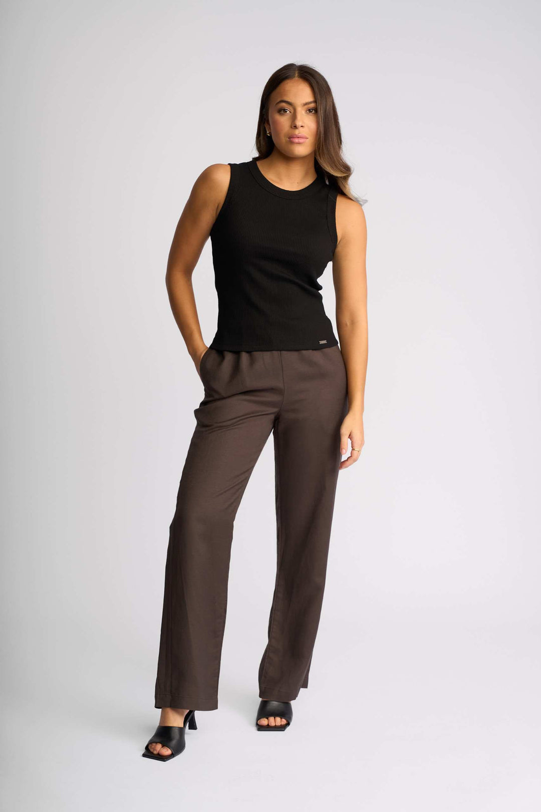 Knewe True Tank - Black - Shop 9