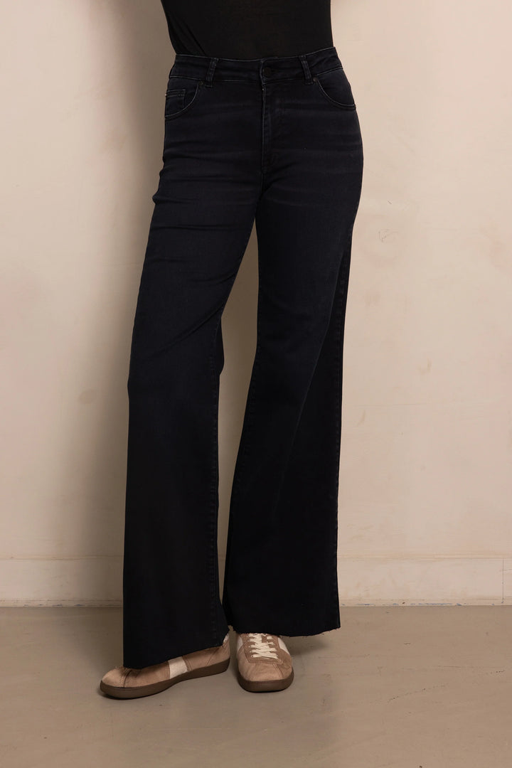 Zhrill Tona Jean - Black - Shop 9