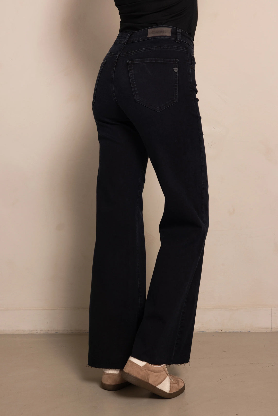Zhrill Tona Jean - Black - Shop 9