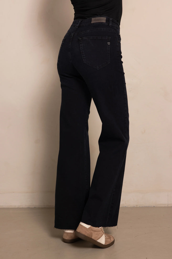 Zhrill Tona Jean - Black - Shop 9